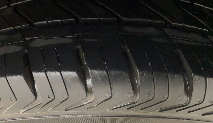 2014 Hyundai Xcent S (O) 1.2, Petrol, Manual, 1,09,221 km, Left Rear Tyre Tread