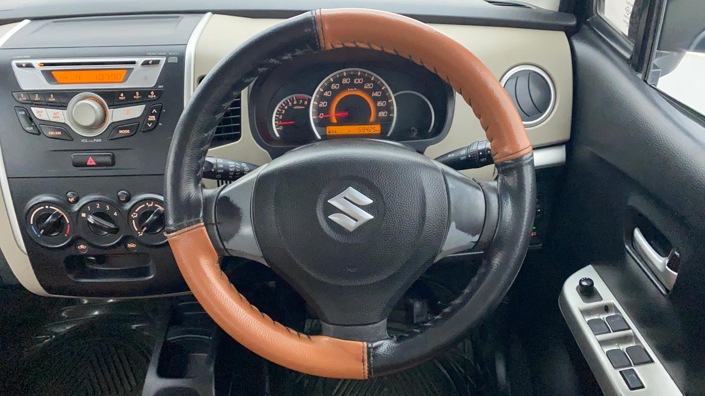 2014 Maruti Wagon R 1.0 VXI, Petrol, Manual, 59,689 km, Steering Wheel Close Up