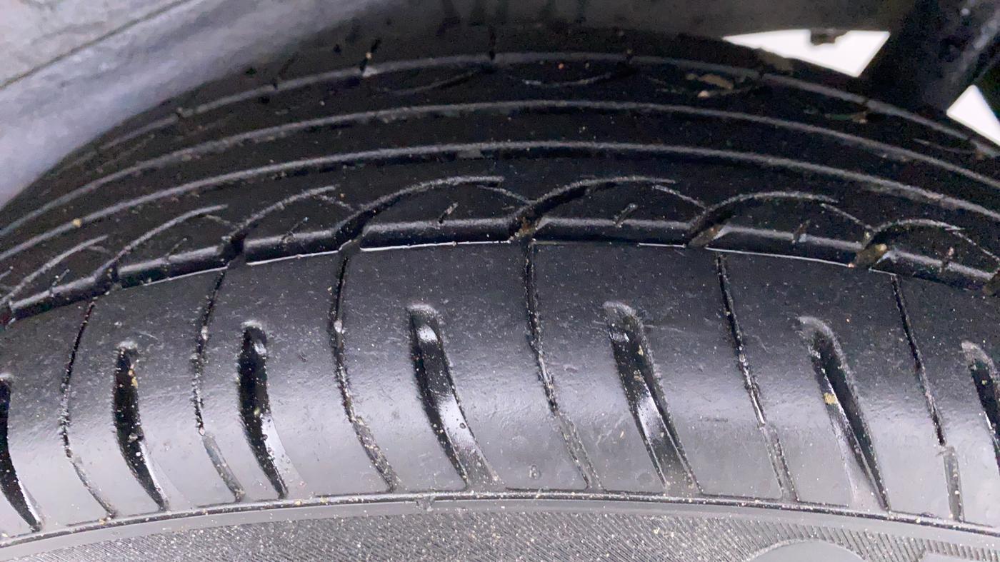 2014 Maruti Wagon R 1.0 VXI, Petrol, Manual, 59,689 km, Left Rear Tyre Tread