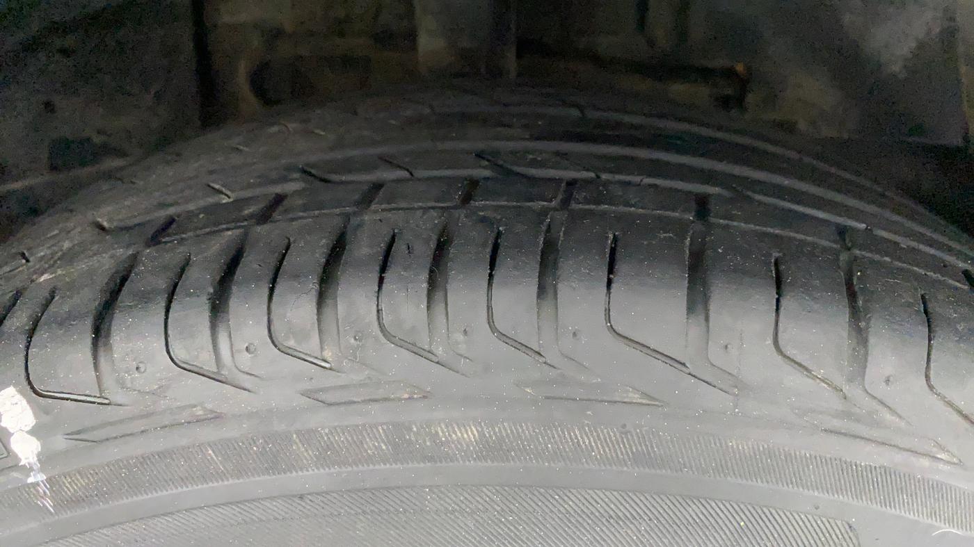 2019 Tata NEXON XZA + 1.2 PETROL A/T, Petrol, Automatic, 26,903 km, Right Front Tyre Tread