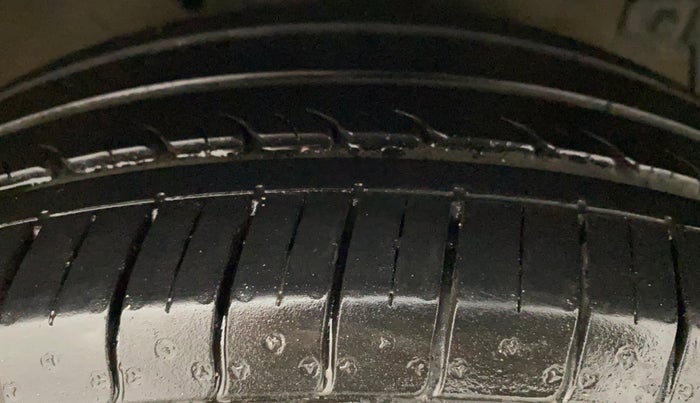 2016 Maruti Ertiga VDI SHVS, Diesel, Manual, 51,952 km, Right Front Tyre Tread