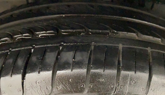 2016 Maruti Ertiga VDI SHVS, Diesel, Manual, 51,952 km, Right Rear Tyre Tread