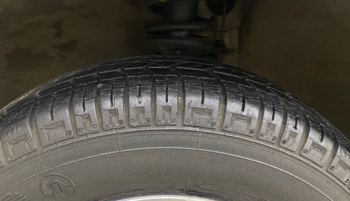 2015 Maruti Alto 800 LXI CNG, CNG, Manual, 16,802 km, Left Front Tyre Tread