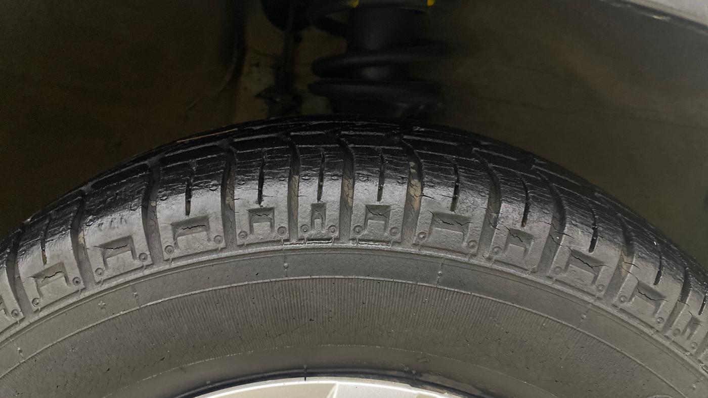 2015 Maruti Alto 800 LXI CNG, CNG, Manual, 16,802 km, Right Front Tyre Tread