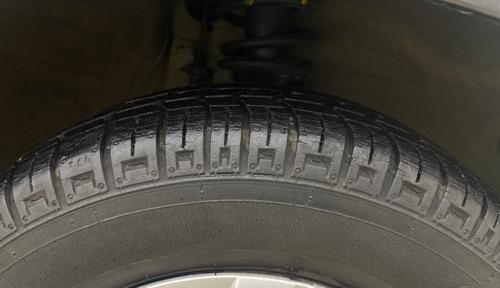 2015 Maruti Alto 800 LXI CNG, CNG, Manual, 16,802 km, Right Front Tyre Tread