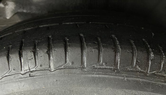 2015 Hyundai i10 SPORTZ 1.1 IRDE2, Petrol, Manual, 34,811 km, Right Rear Tyre Tread