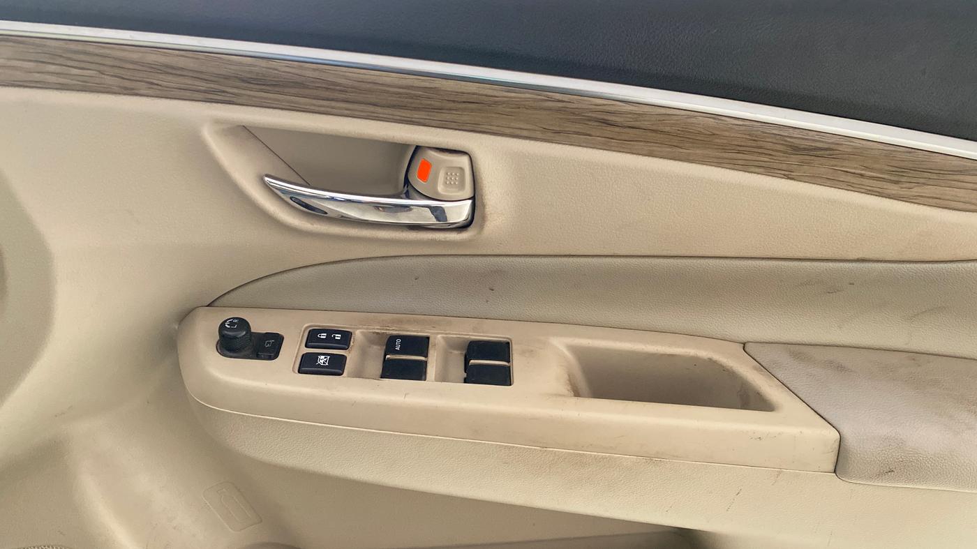 2019 Maruti Ciaz ALPHA DIESEL 1.5, Diesel, Manual, 1,06,321 km, Driver Side Door Panels Control