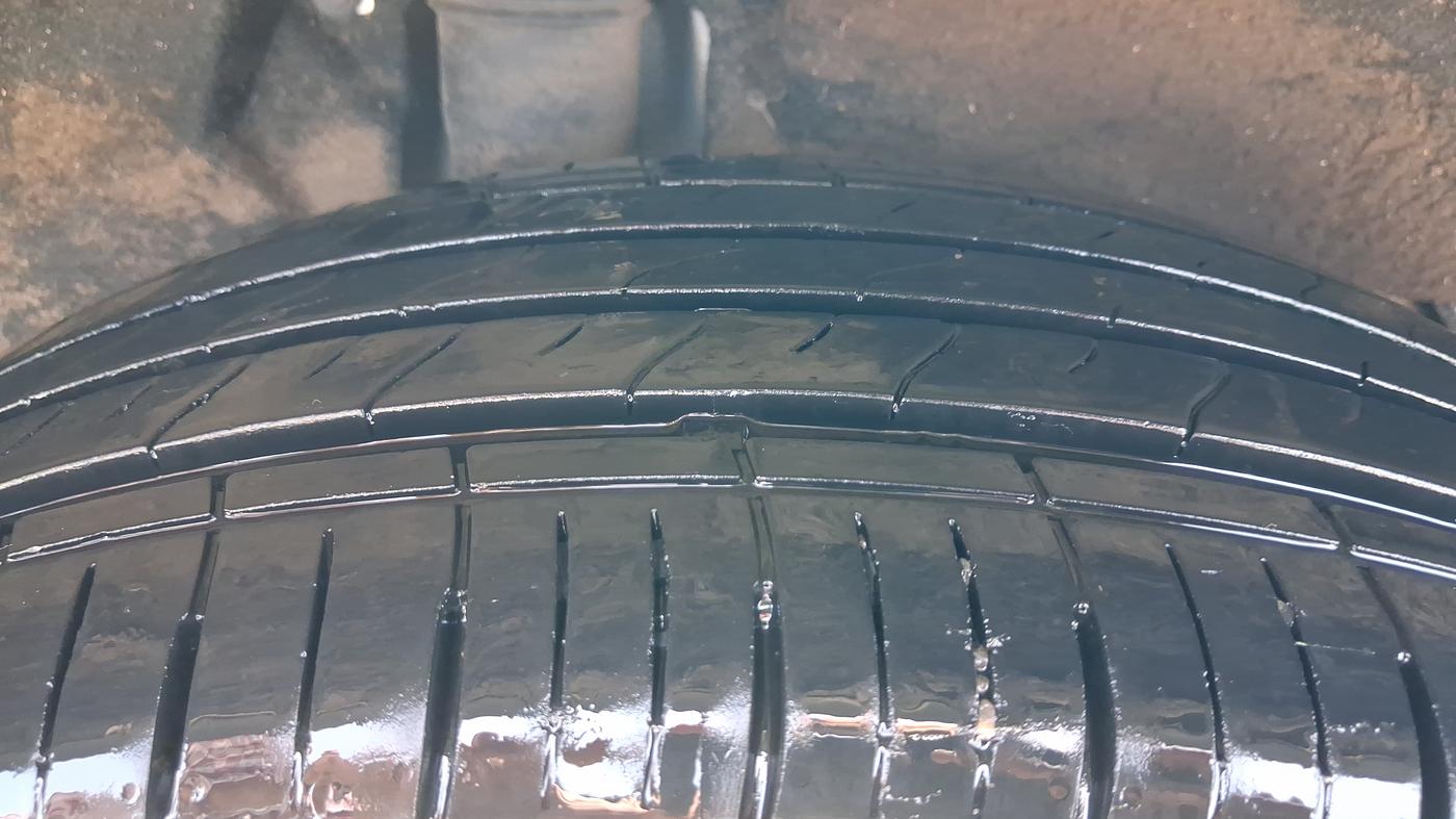 2022 Mahindra XUV700 AX 5 P MT 5 STR, Petrol, Manual, 54,792 km, Right Rear Tyre Tread