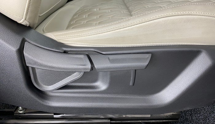 2020 KIA SELTOS HTX+ AT PETROL, Petrol, Automatic, 33,638 km, Driver Side Adjustment Panel