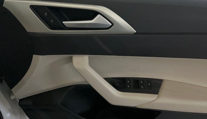 2024 Volkswagen VIRTUS HIGHLINE TSI 1.0 MT, Petrol, Manual, 55,152 km, Driver Side Door Panels Control