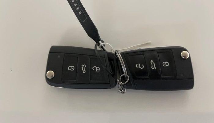 2024 Volkswagen VIRTUS HIGHLINE TSI 1.0 MT, Petrol, Manual, 55,152 km, Key Close Up