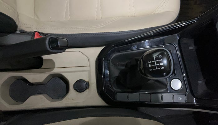 2024 Volkswagen VIRTUS HIGHLINE TSI 1.0 MT, Petrol, Manual, 55,152 km, Gear Lever