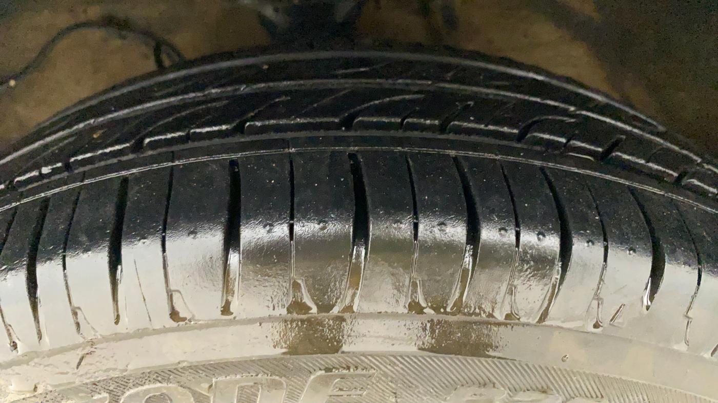 2019 Maruti Alto K10 LXI CNG, CNG, Manual, 66,411 km, Left Front Tyre Tread