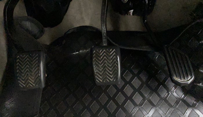 2014 Toyota Etios Liva G, Petrol, Manual, 18,080 km, Pedals