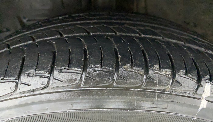 2014 Toyota Etios Liva G, Petrol, Manual, 18,080 km, Left Front Tyre Tread