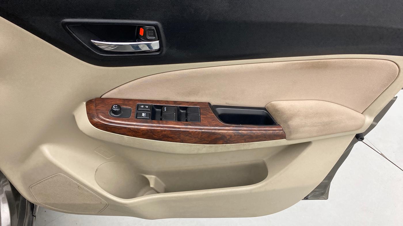 2018 Maruti Dzire VXI AMT, Petrol, Automatic, 39,461 km, Driver Side Door Panels Control