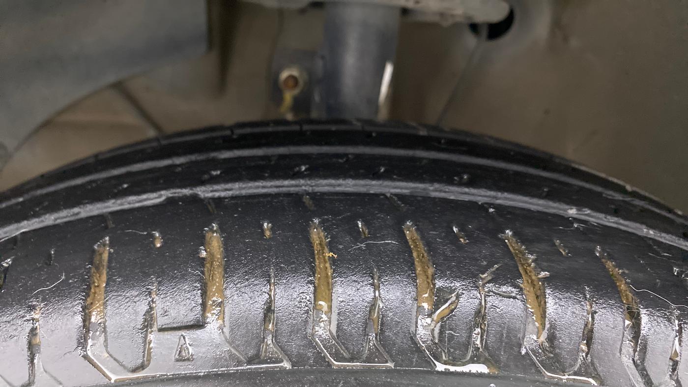 2018 Maruti Dzire VXI AMT, Petrol, Automatic, 39,461 km, Left Front Tyre Tread