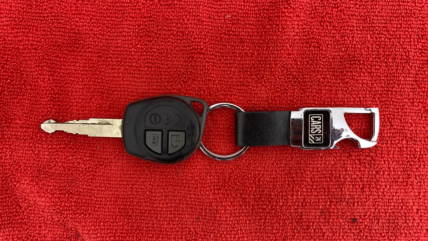 2018 Maruti Dzire VXI AMT, Petrol, Automatic, 39,461 km, Key Close Up