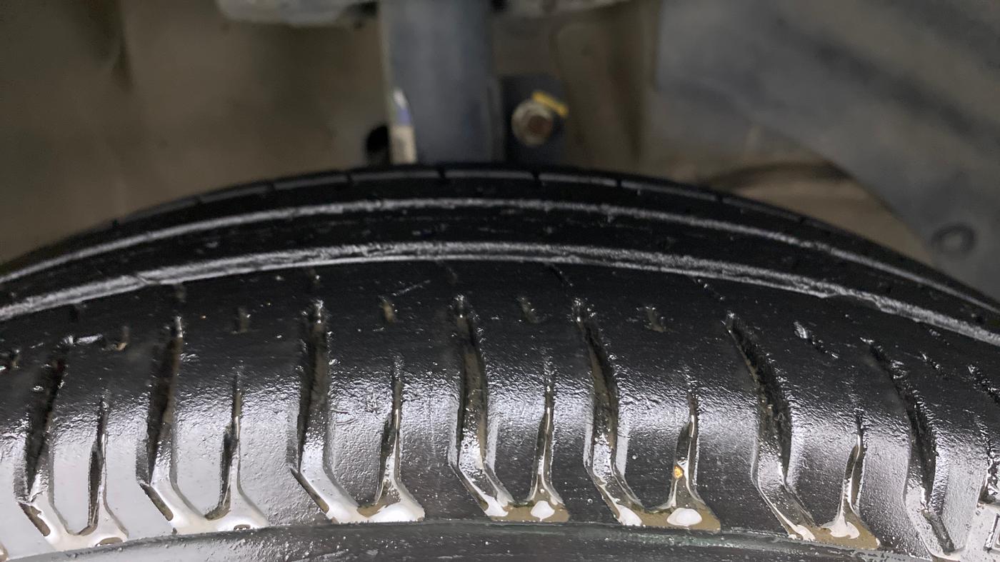 2018 Maruti Dzire VXI AMT, Petrol, Automatic, 39,461 km, Right Front Tyre Tread