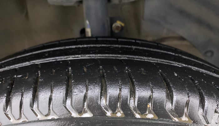 2018 Maruti Dzire VXI AMT, Petrol, Automatic, 39,461 km, Right Front Tyre Tread