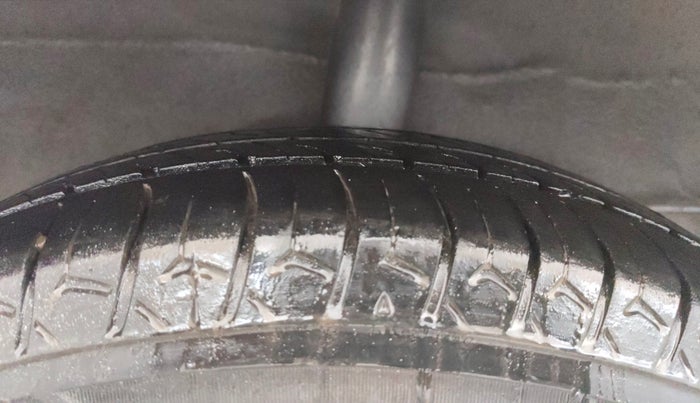 2019 Hyundai NEW SANTRO SPORTZ CNG, CNG, Manual, 80,557 km, Right Rear Tyre Tread