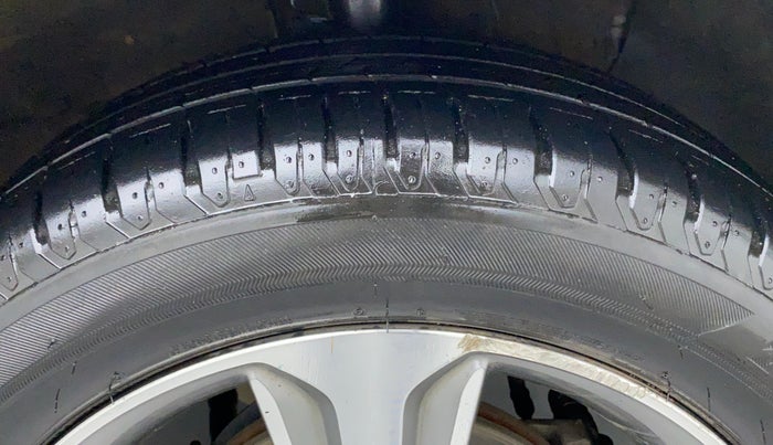 2017 Hyundai Verna 1.6 SX VTVT AT (O), Petrol, Automatic, 29,635 km, Right Front Tyre Tread