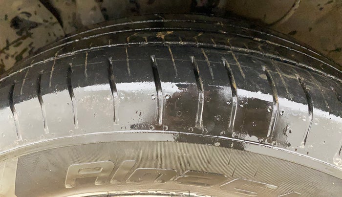 2016 Hyundai Creta SX 1.6 DIESEL, Diesel, Manual, 1,03,605 km, Left Front Tyre Tread