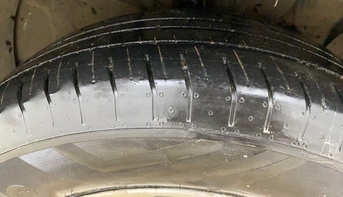 2016 Hyundai Creta SX 1.6 DIESEL, Diesel, Manual, 1,03,605 km, Right Front Tyre Tread