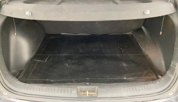 2016 Hyundai Creta SX 1.6 DIESEL, Diesel, Manual, 1,03,605 km, Boot Inside