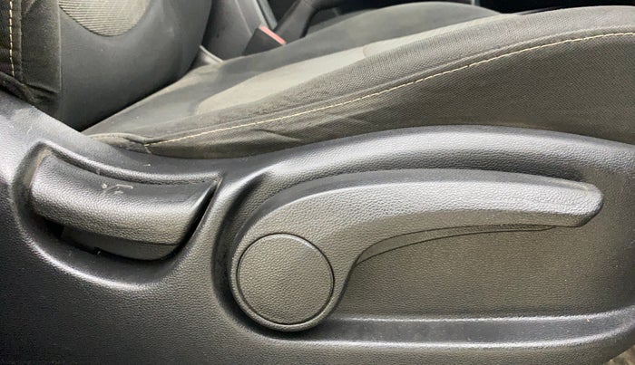 2016 Hyundai Creta SX PLUS 1.6 PETROL, Petrol, Manual, 1,20,527 km, Driver Side Adjustment Panel