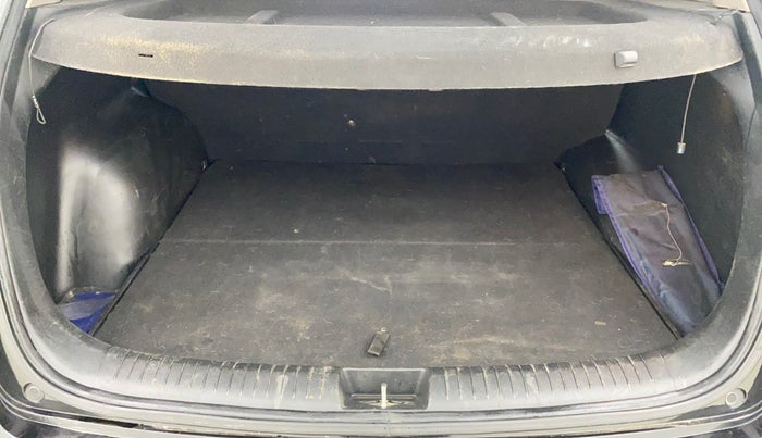 2016 Hyundai Creta SX PLUS 1.6 PETROL, Petrol, Manual, 1,20,527 km, Boot Inside