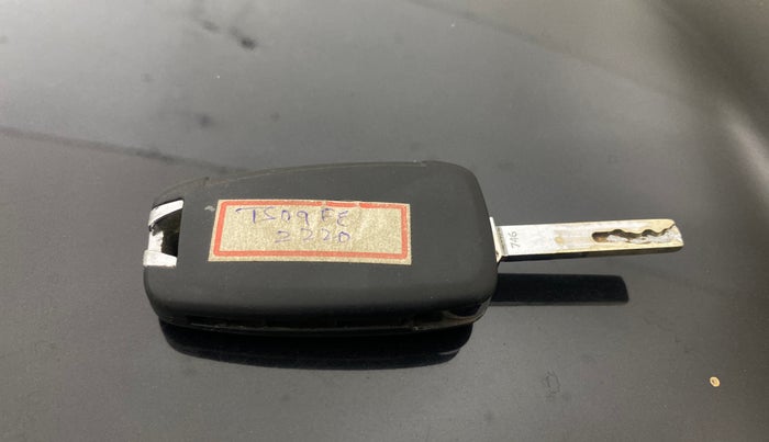 2018 Hyundai Verna 1.6 CRDI SX + AT, Diesel, Automatic, 1,24,498 km, Key Close Up