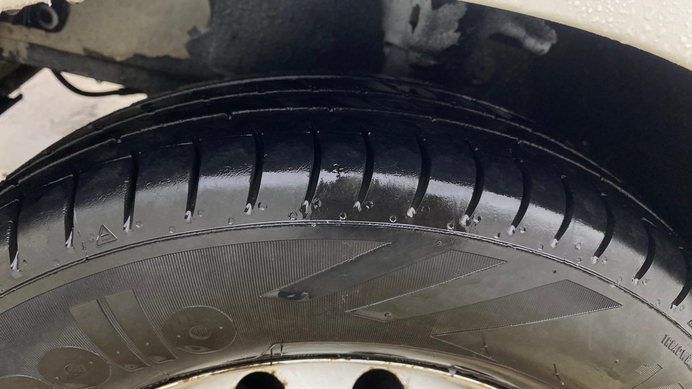 2013 Hyundai Eon ERA +, Petrol, Manual, 66,229 km, Left Front Tyre Tread