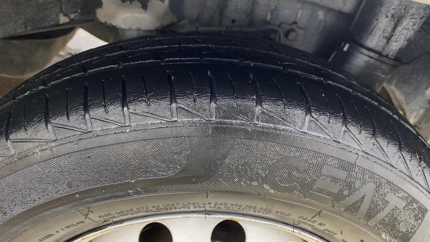 2013 Hyundai Eon ERA +, Petrol, Manual, 66,229 km, Left Rear Tyre Tread