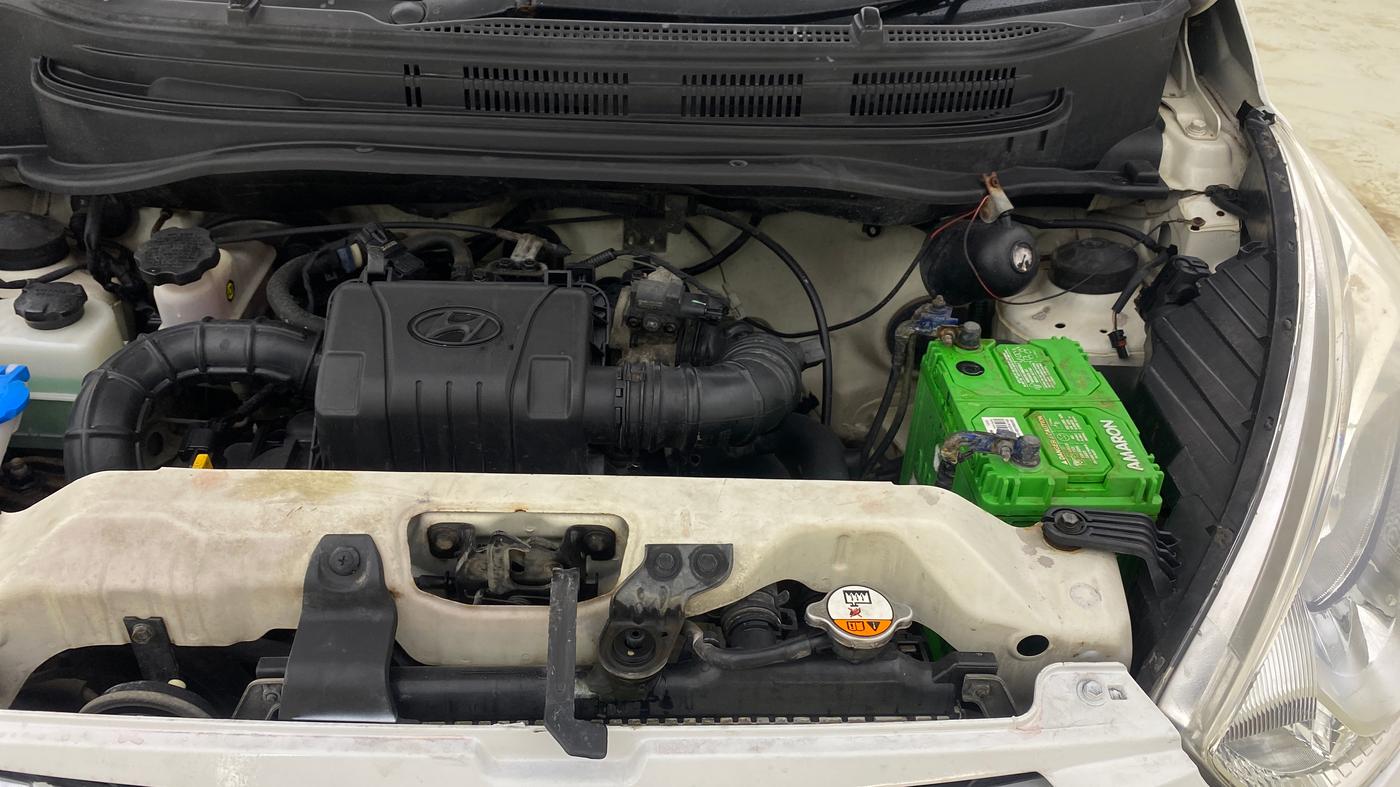 2013 Hyundai Eon ERA +, Petrol, Manual, 66,229 km, Engine View - Left