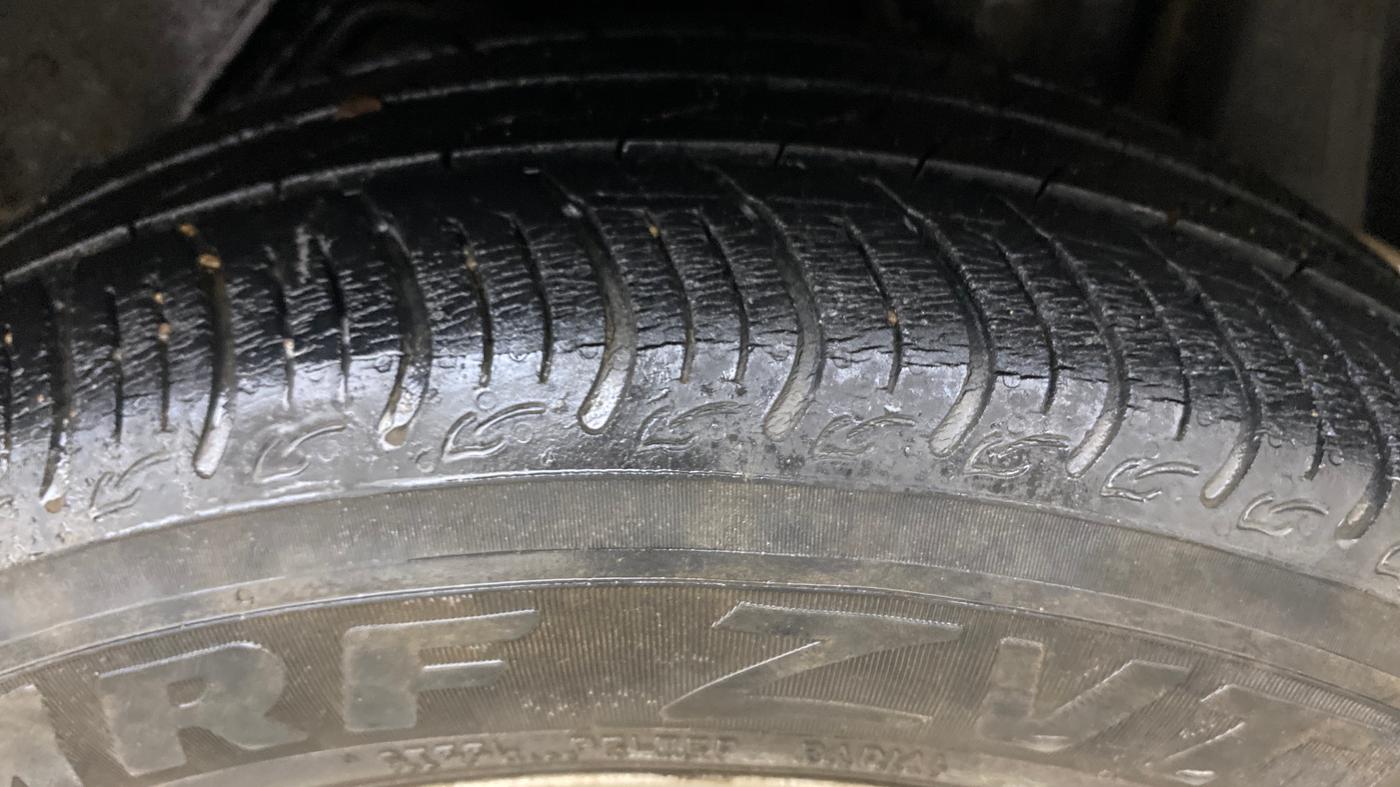 2019 Ford New Figo TITANIUM 1.2 PETROL MT, Petrol, Manual, 32,183 km, Left Rear Tyre Tread