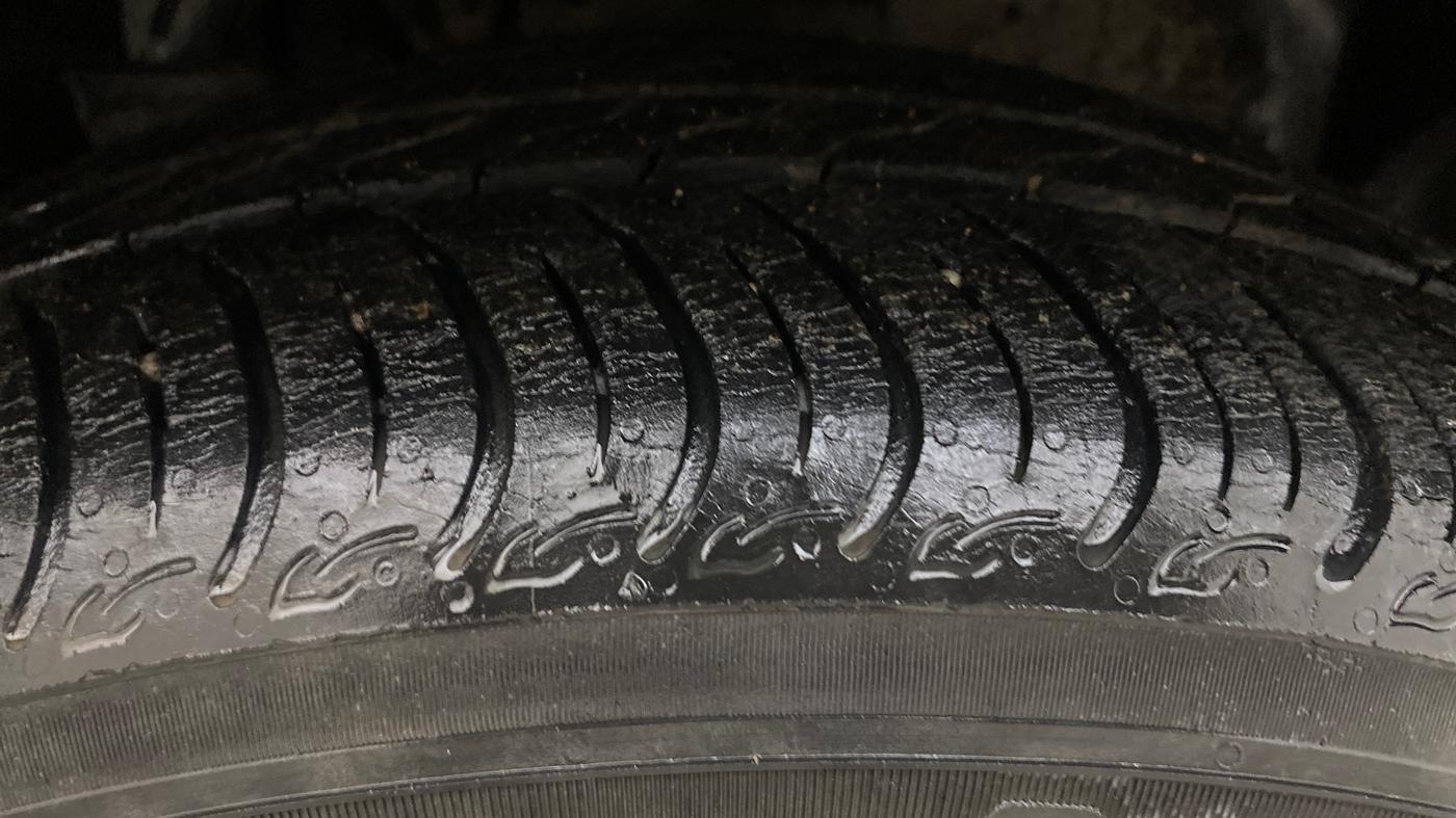 2019 Ford New Figo TITANIUM 1.2 PETROL MT, Petrol, Manual, 32,183 km, Right Rear Tyre Tread