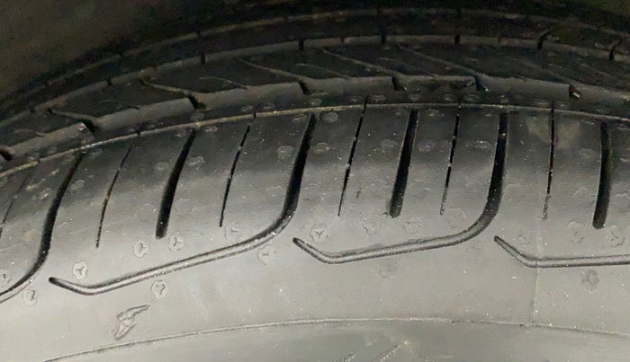 2014 Hyundai Verna FLUIDIC 1.6 VTVT SX, Petrol, Manual, 69,505 km, Right Front Tyre Tread