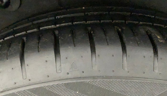 2014 Hyundai Verna FLUIDIC 1.6 VTVT SX, Petrol, Manual, 69,505 km, Right Rear Tyre Tread