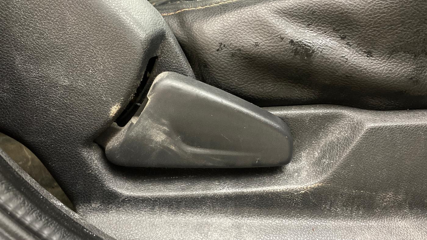 2015 Renault Kwid RXT 0.8, Petrol, Manual, 70,017 km, Driver Side Adjustment Panel