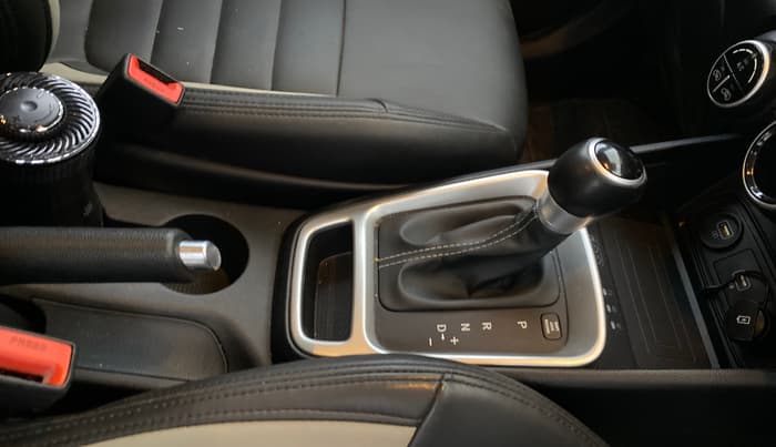 2019 Hyundai VENUE SX PLUS 1.0 TURBO DCT, Petrol, Automatic, 48,572 km, Gear Lever