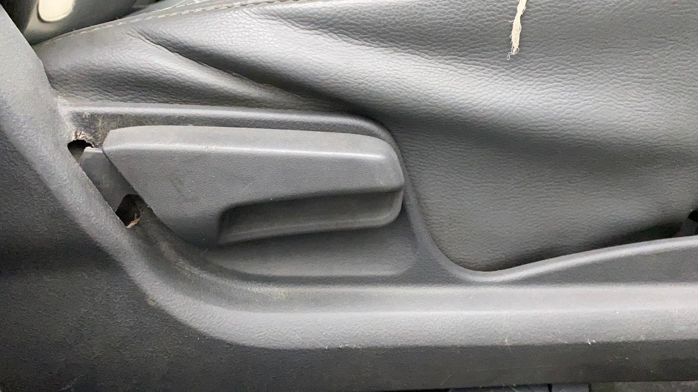 2011 Maruti Swift VXI, Petrol, Manual, 1,32,749 km, Driver Side Adjustment Panel