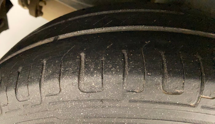 2011 Maruti Swift VXI, Petrol, Manual, 1,32,749 km, Right Rear Tyre Tread