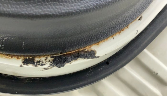 2011 Maruti Swift VXI, Petrol, Manual, 1,32,749 km, Driver-side door - Slightly rusted