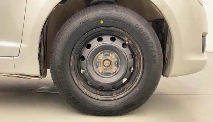 2011 Maruti Swift VXI, Petrol, Manual, 1,32,749 km, Left Front Wheel