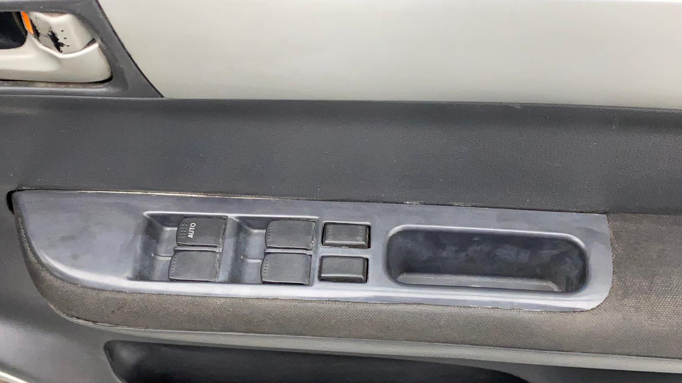 2011 Maruti Swift VXI, Petrol, Manual, 1,32,749 km, Driver Side Door Panels Control