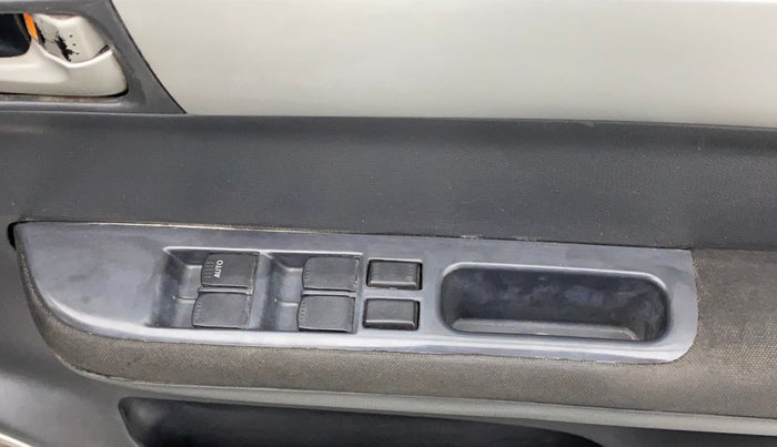 2011 Maruti Swift VXI, Petrol, Manual, 1,32,749 km, Driver Side Door Panels Control