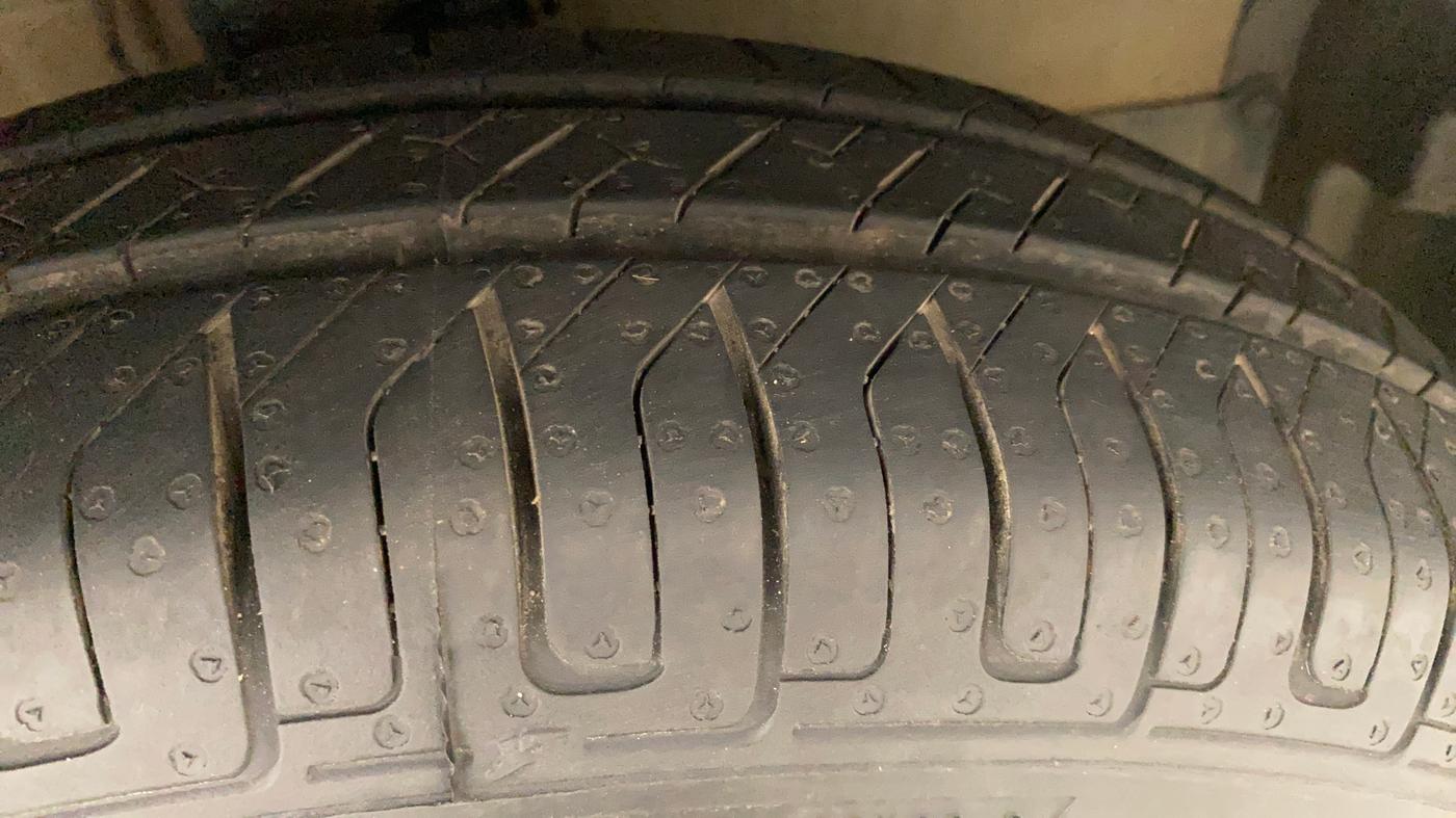 2011 Maruti Swift VXI, Petrol, Manual, 1,32,749 km, Right Front Tyre Tread