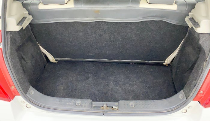 2011 Maruti Swift VXI, Petrol, Manual, 1,32,749 km, Dicky (Boot door) - Parcel tray missing