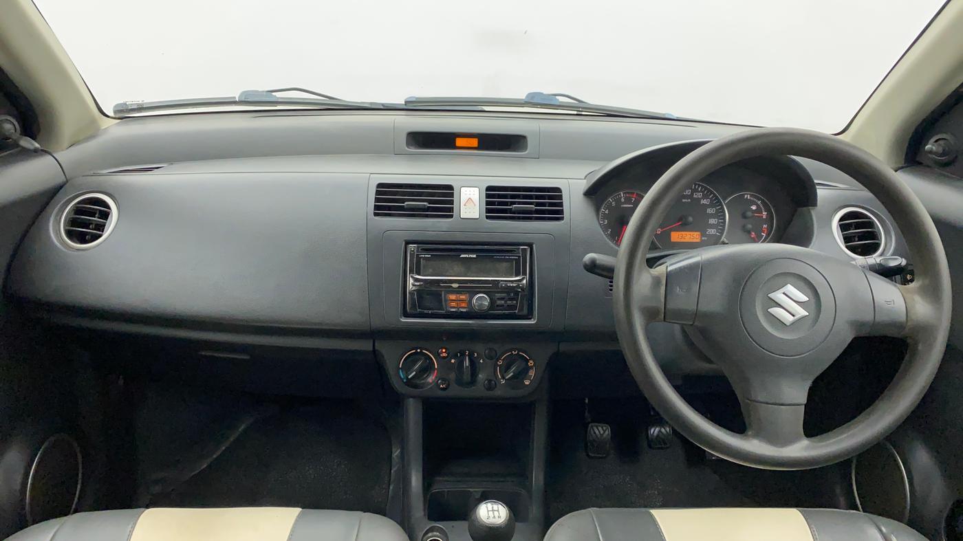 2011 Maruti Swift VXI, Petrol, Manual, 1,32,749 km, Dashboard